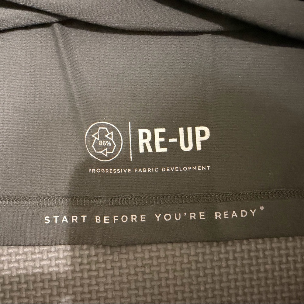 GUC Men's Fourlaps 4 Laps Grey Level Tech Tee Large - Picture 3 of 7